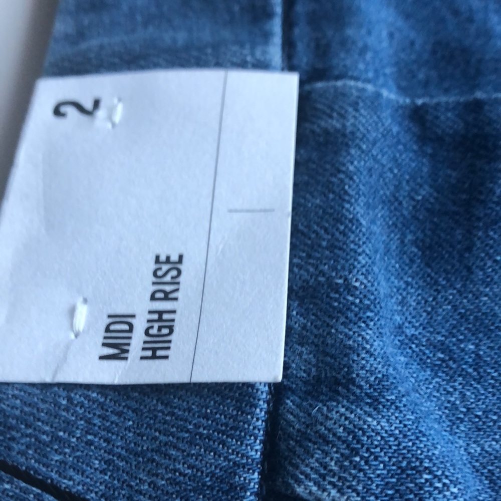 Express Shorts - Picture 5 of 9